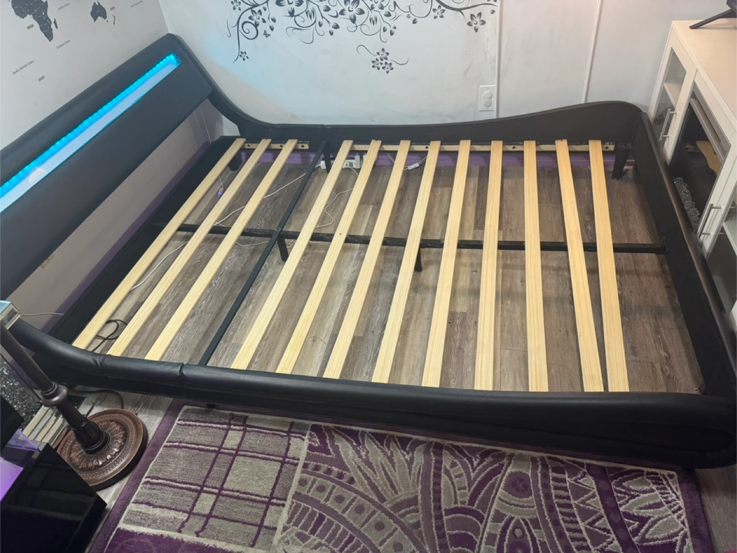 Queen size vinyl bed with LED light i - photo 2