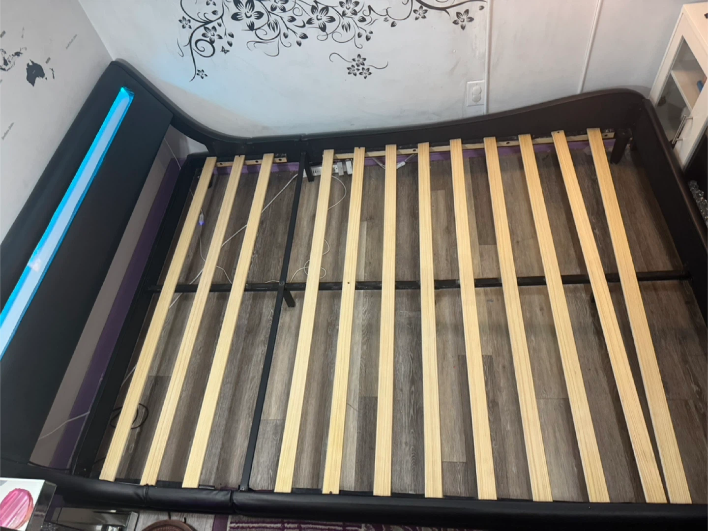 Queen size vinyl bed with LED light i - photo 4