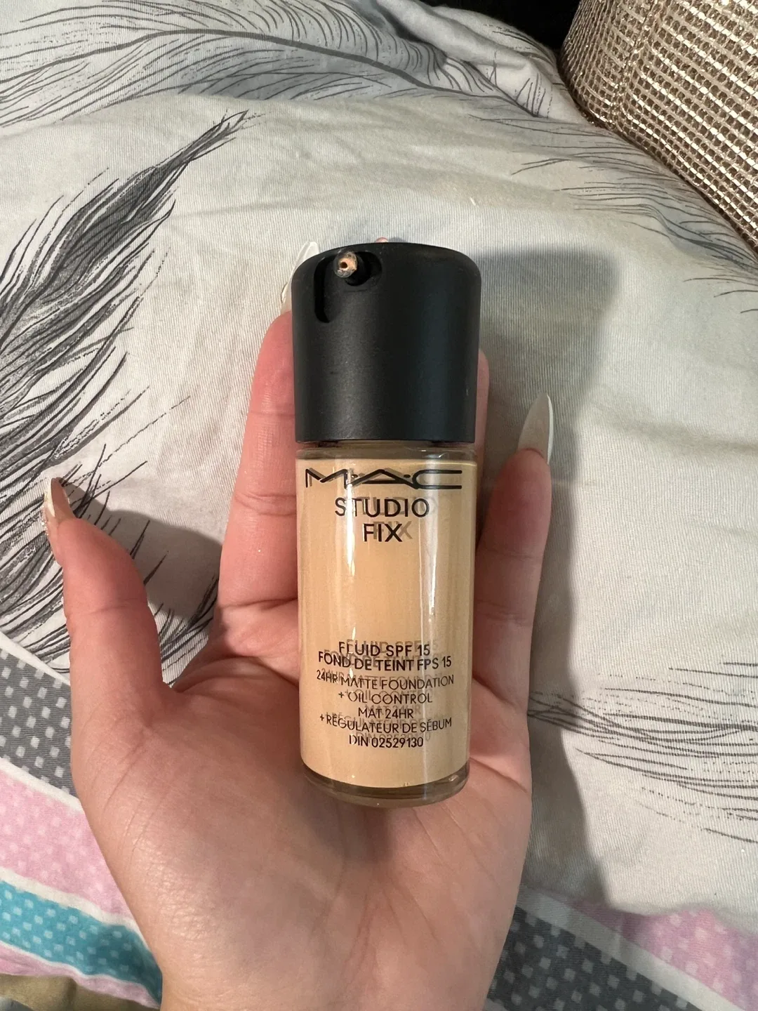MAC Studio Fix Fluid SPF 15 Foundation - NC15 thumbnail