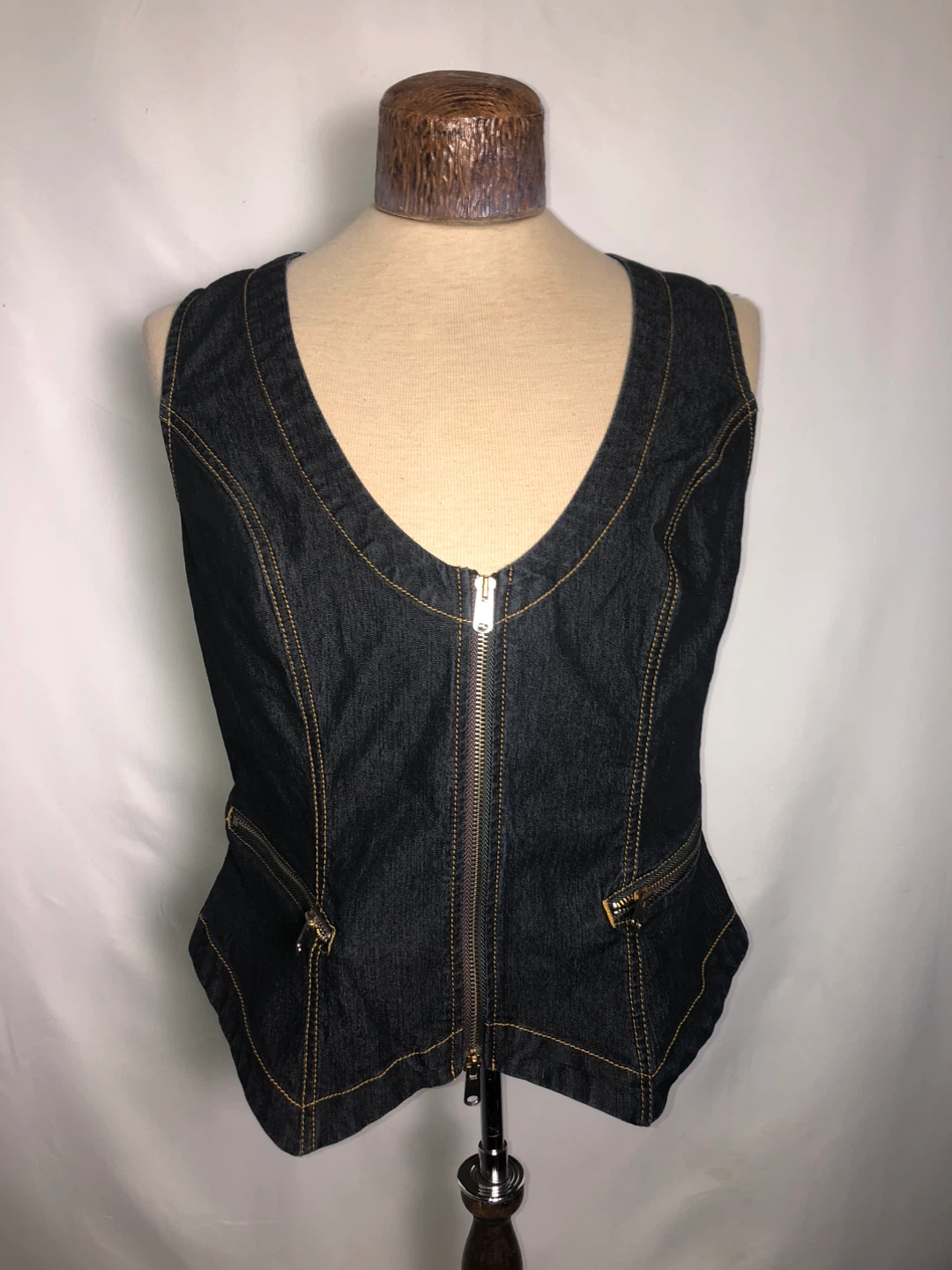 Women’s Denim Vest. Size large.