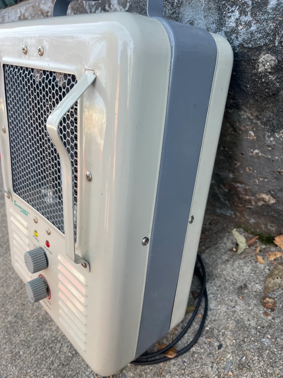 Comfort Zone 1500W Portable Utility Heater image indicator(3)