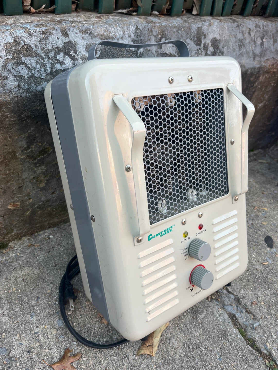 Comfort Zone 1500W Portable Utility Heater - photo 2