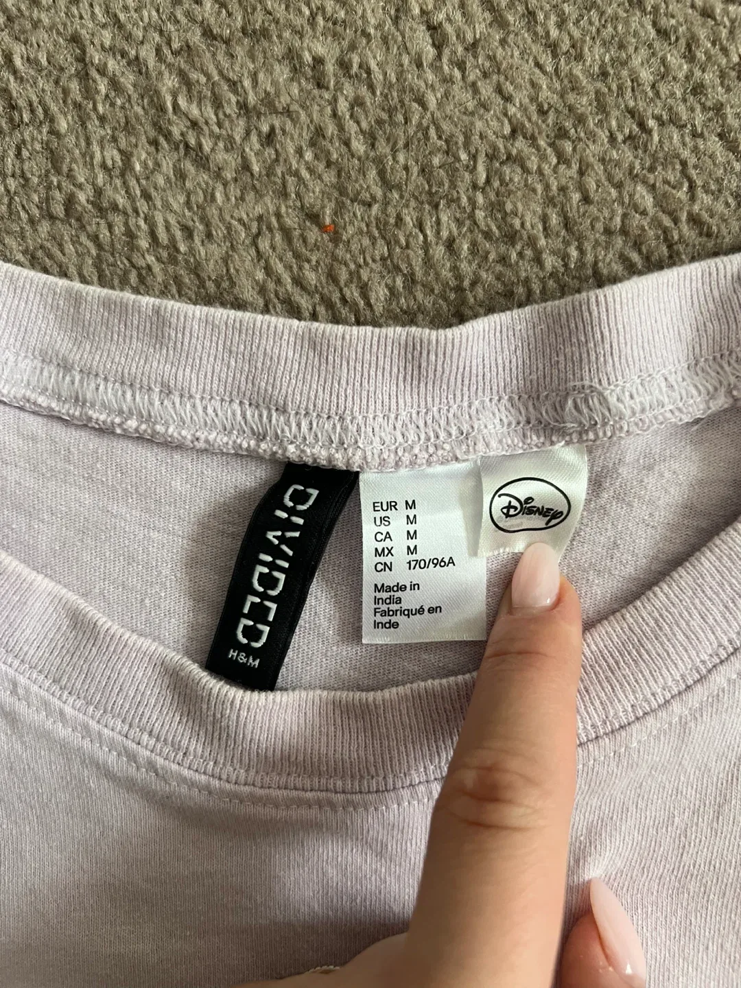 H&M Divided Disney Alice in Wonderland Tee - M image indicator(2)