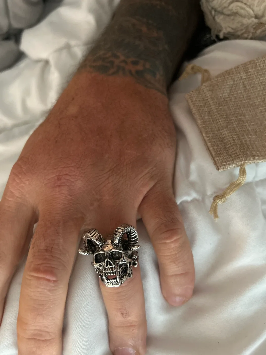 Skull Ring with Horns image indicator(2)