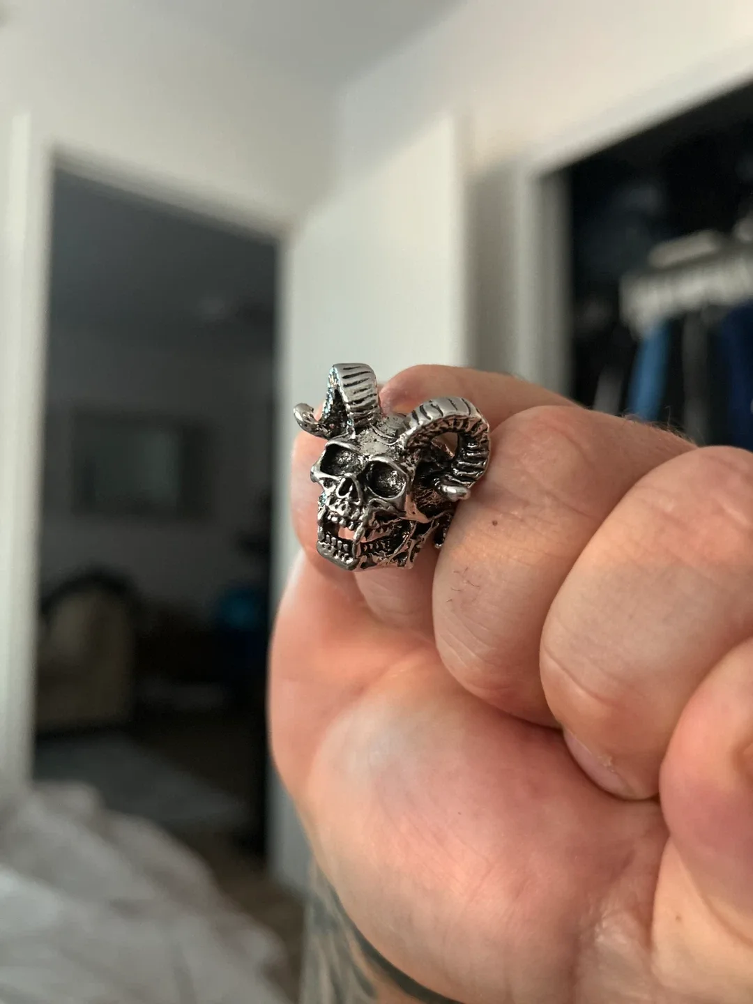 Skull Ring with Horns thumbnail