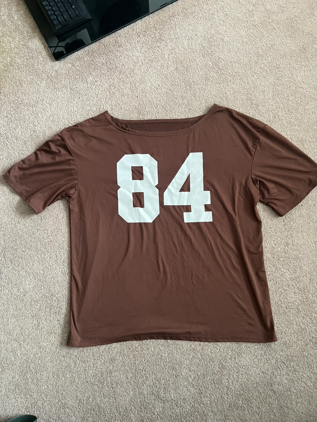 Brown T-shirt with "84"