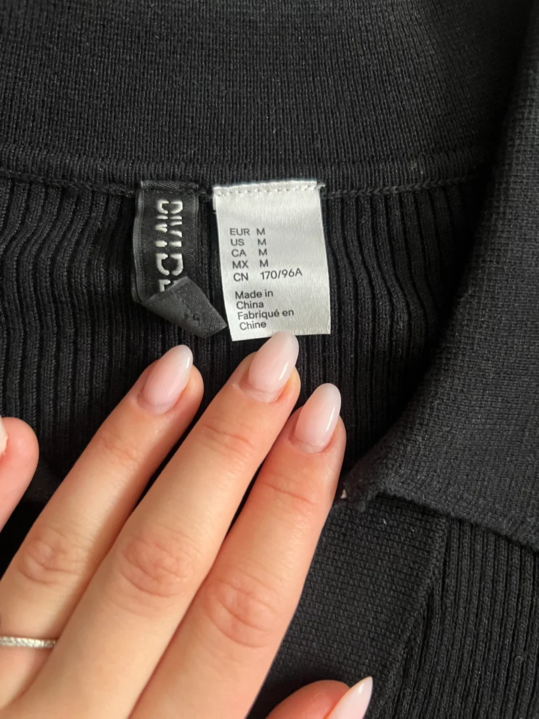 H&M Divided Black Polo Top - Size M image indicator(2)