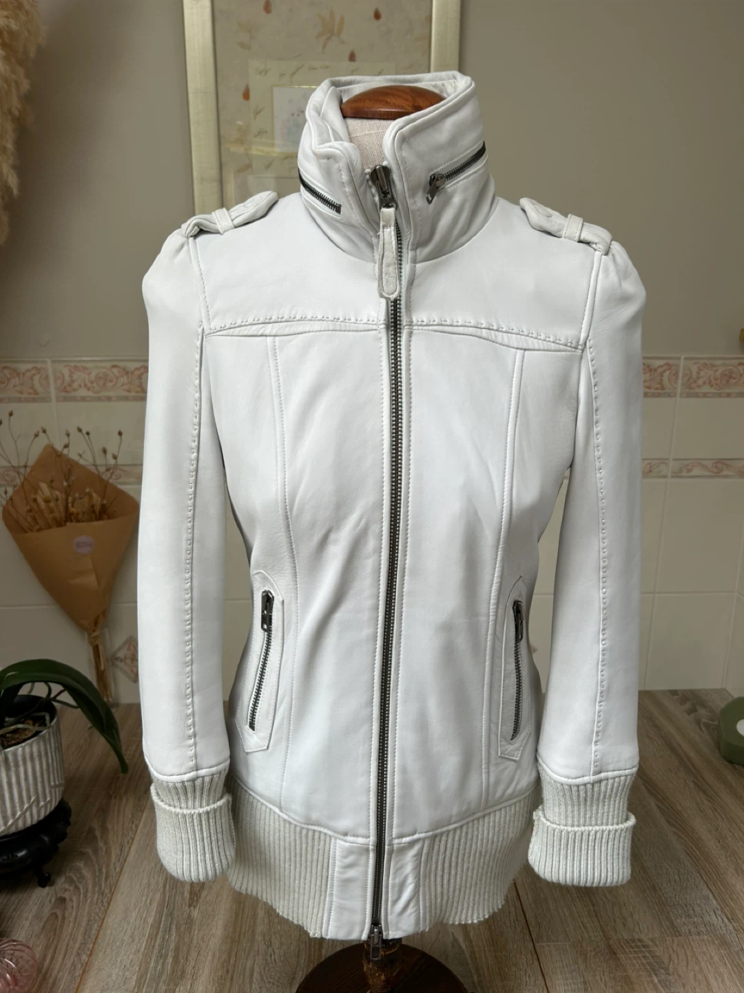 Mackage Aritzia White Leather Jacket Size S/P - photo 2
