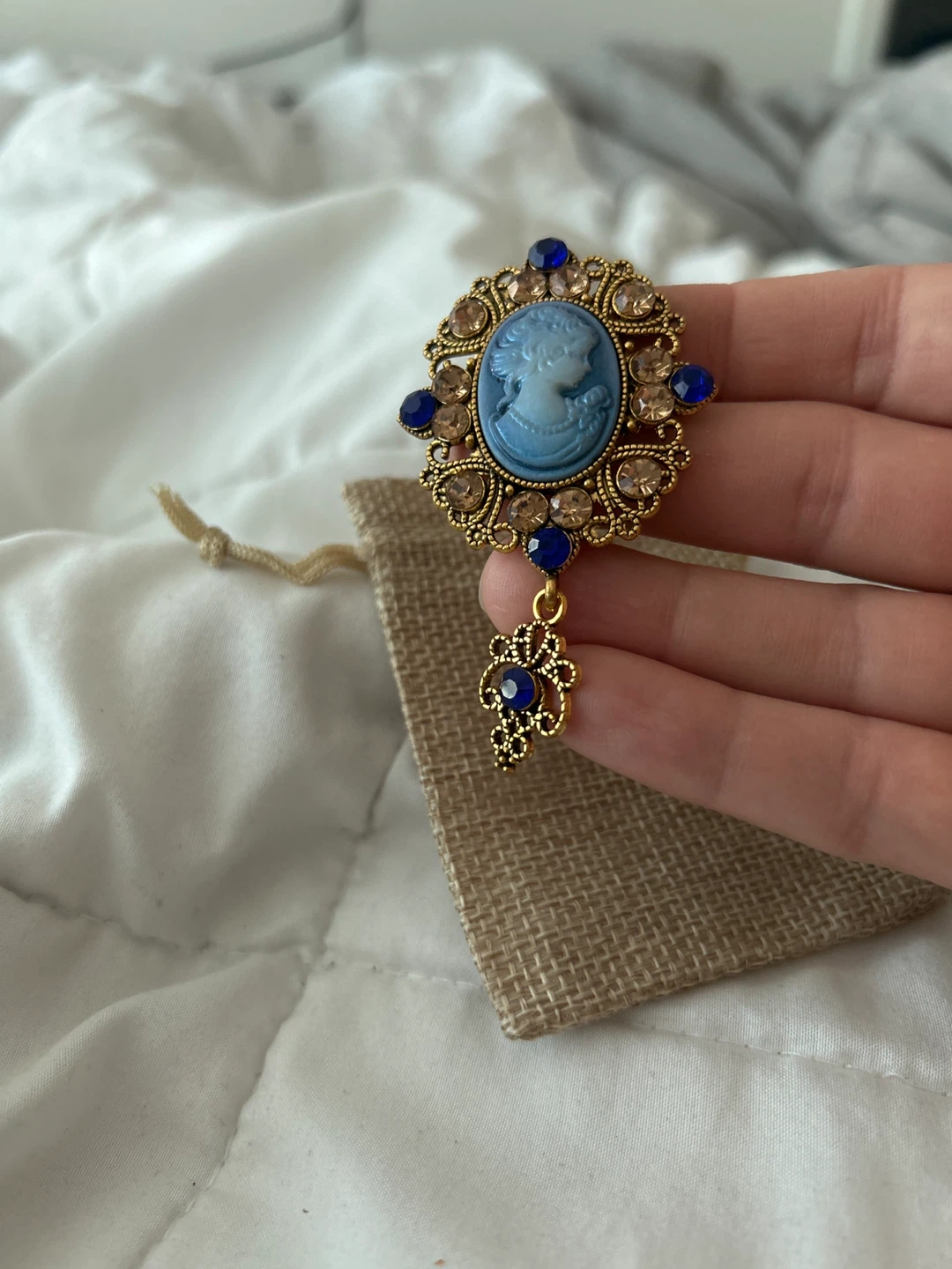 Cameo Brooch - Blue and Gold - photo 2