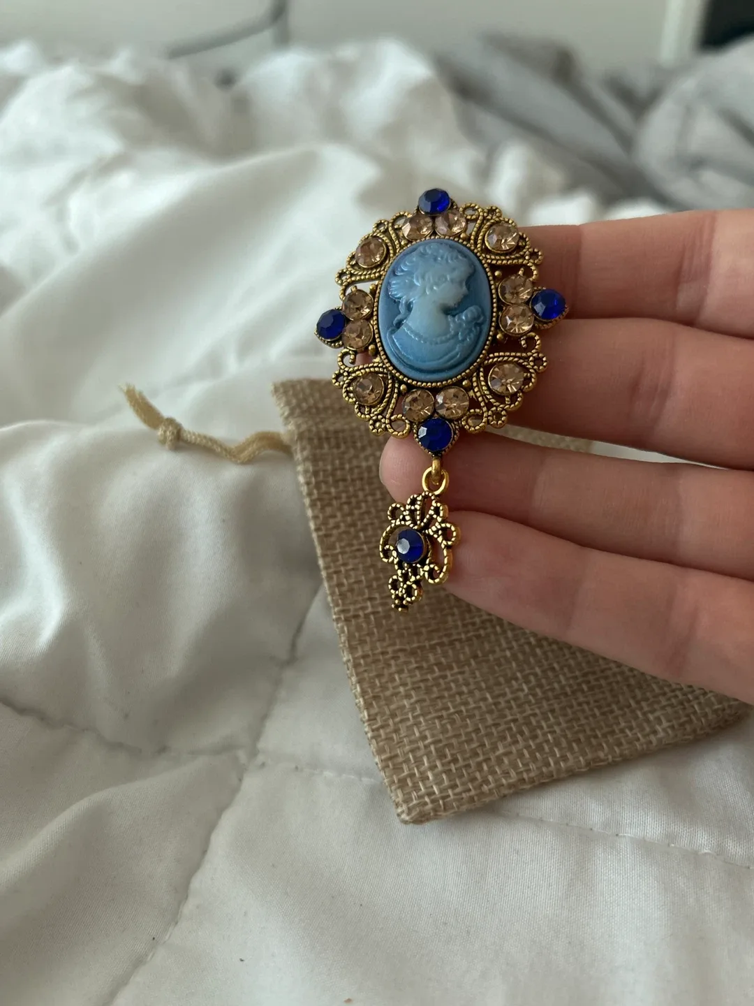 Cameo Brooch - Blue and Gold image indicator(2)