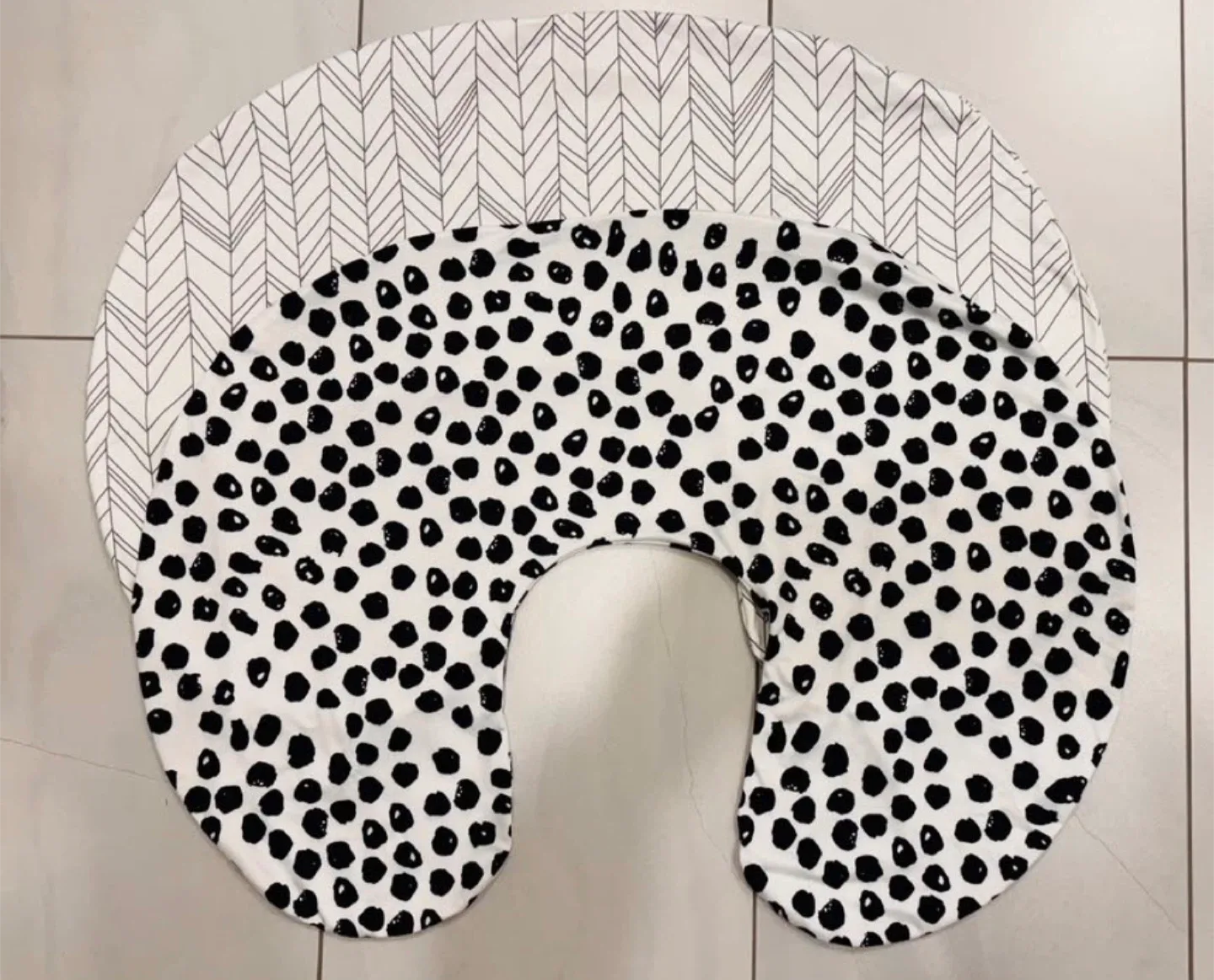 Simmons Nursing Cushion w/ Washable cover + 2 additional covers image indicator(6)