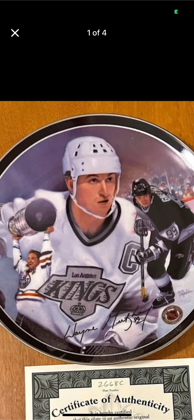 Wayne Gretzky signed Collectors Edition plate