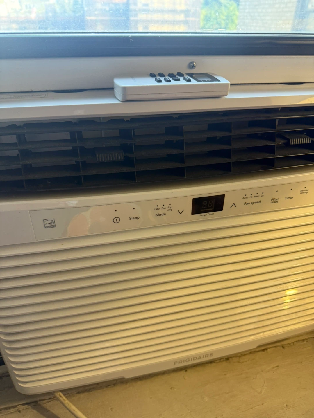 Frigidaire Window Air Conditioner - photo 2