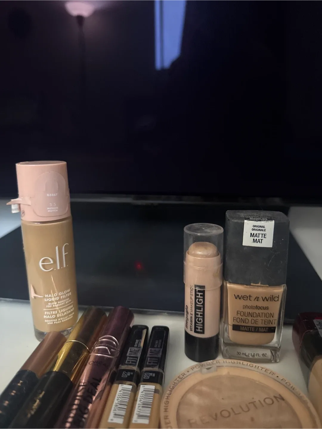 Mixed Makeup Lot - Foundation, Concealer, Highlighter image indicator(2)