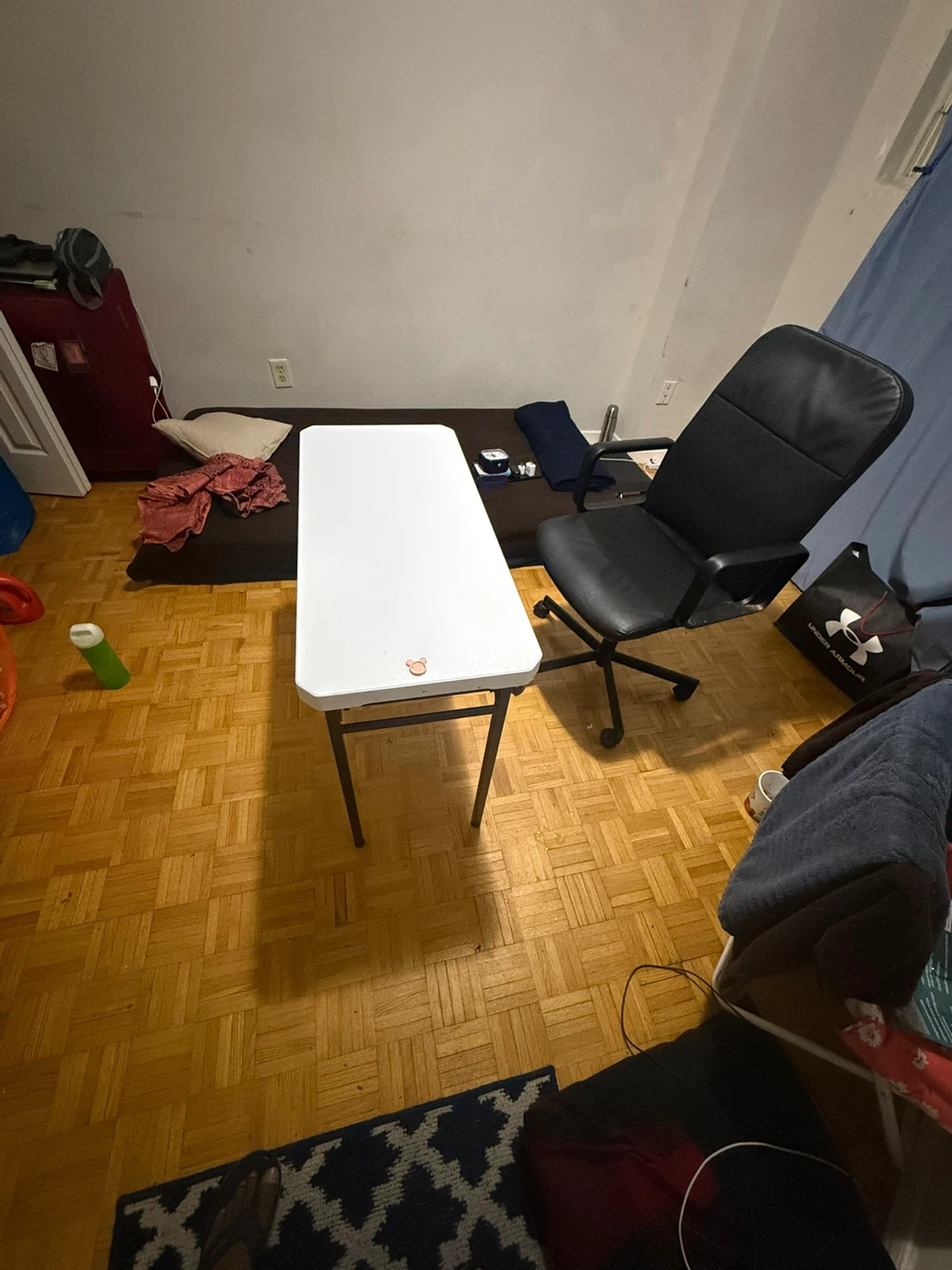 Office Chair + Study Table Set – Great Condition! - photo 5