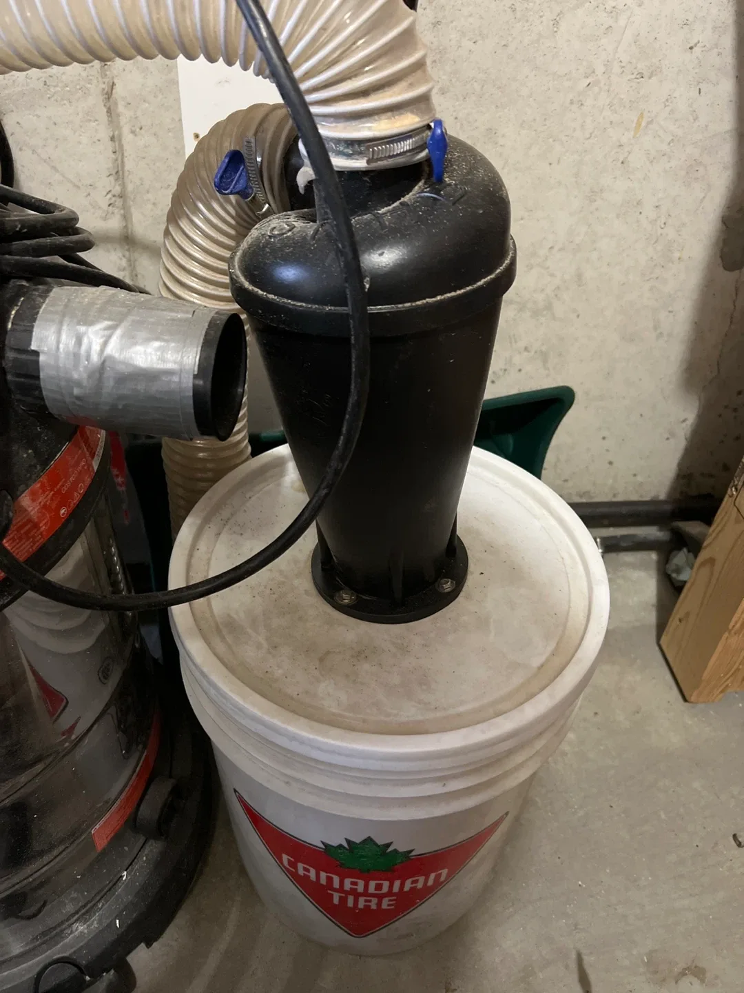 Shop Vac with Dust Separator image indicator(3)