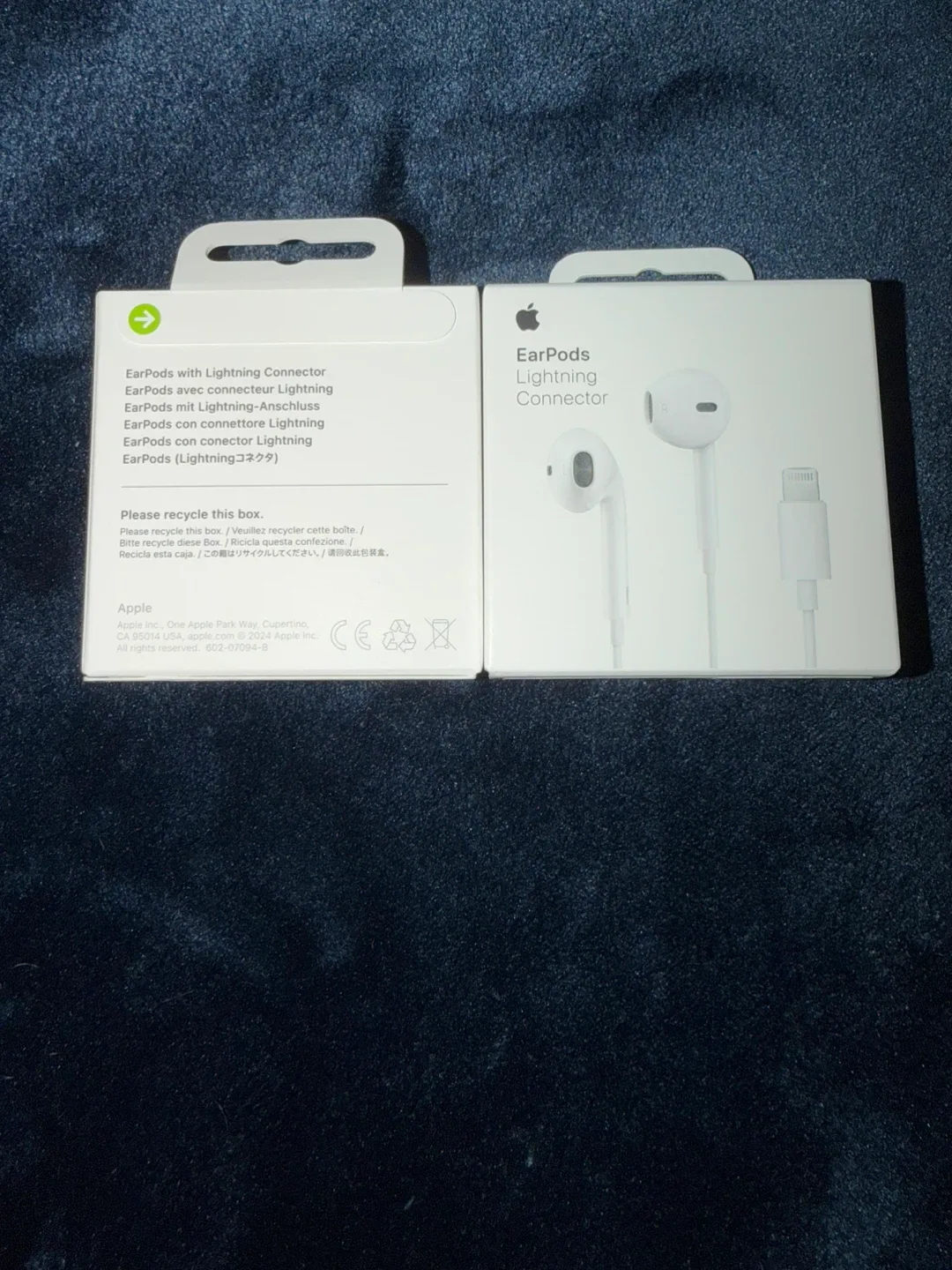 New Apple EarPods with Lightning Connector image indicator(3)