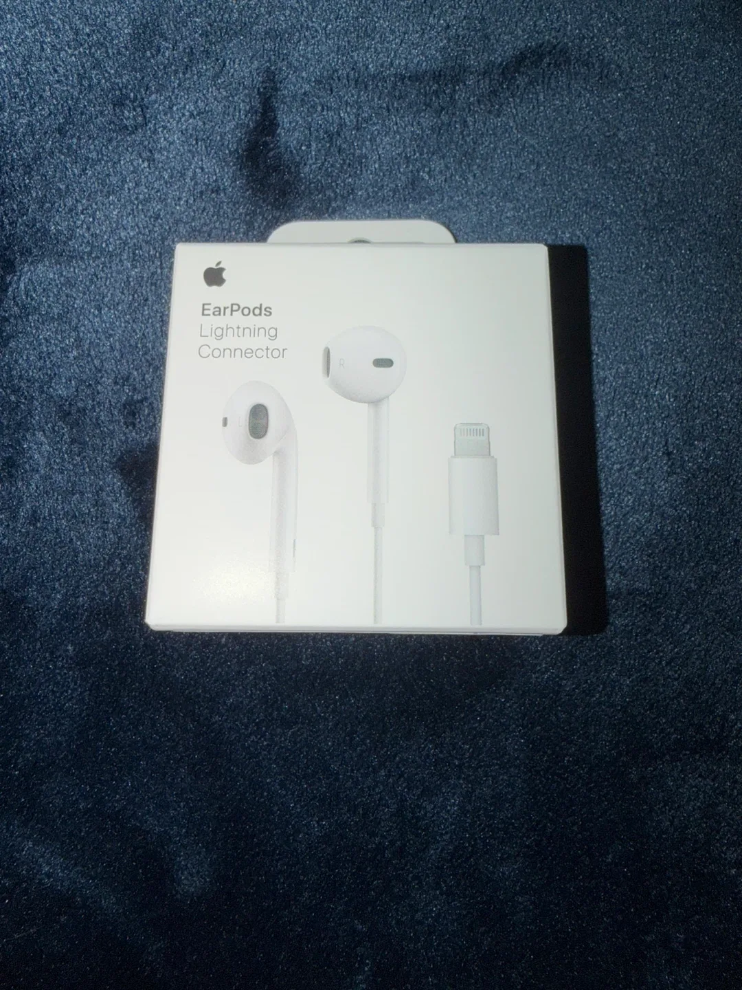 New Apple EarPods with Lightning Connector image indicator(2)