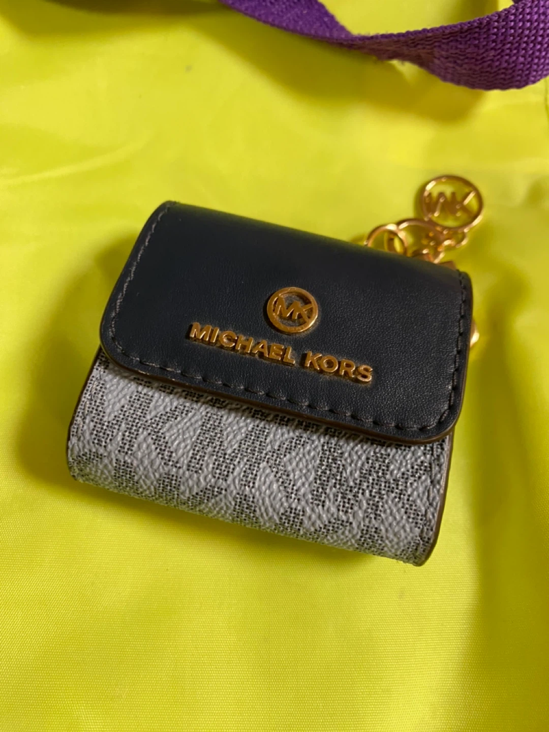 MICHAEL KORS AIRPOD CASE
