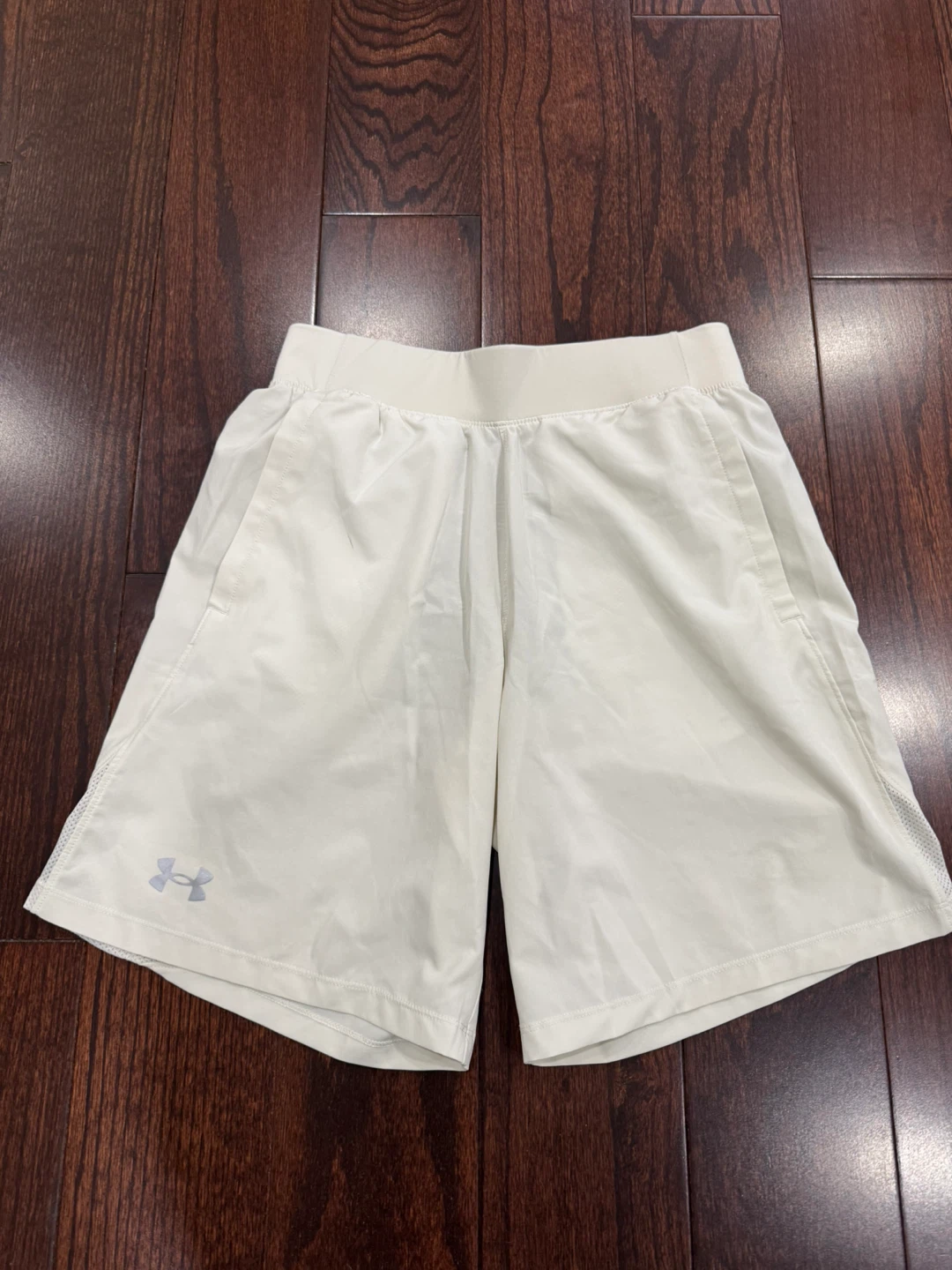 UNDER ARMOU MEN SHORT SIZE SMALL NEW WITHOUT TAG