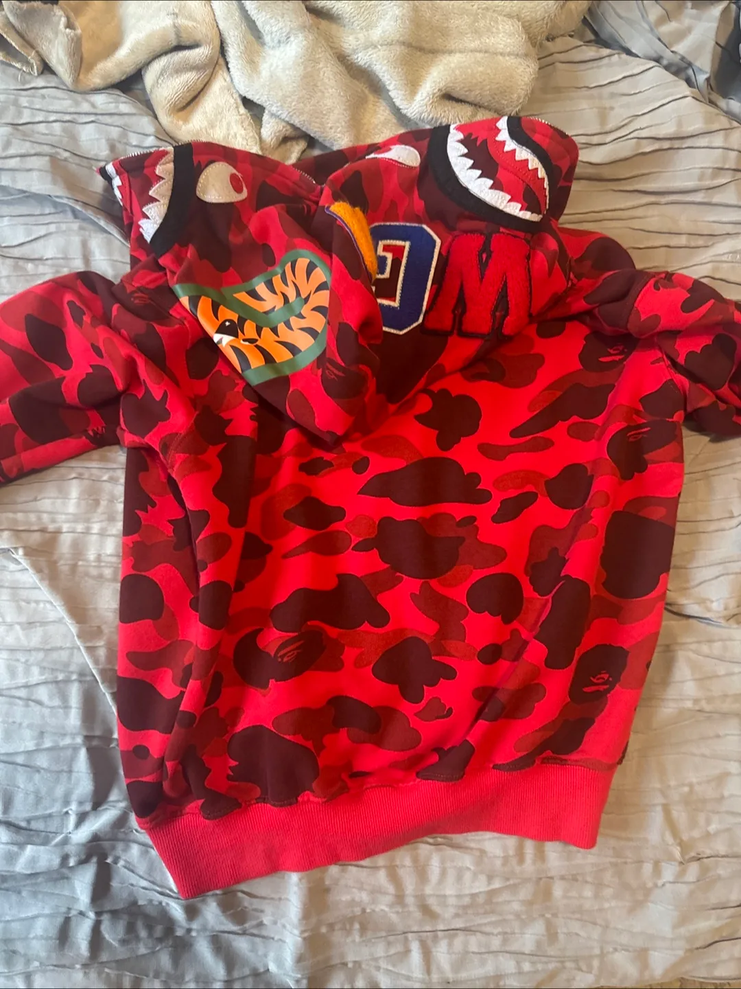 Bape Red Hoodie Size Small image indicator(3)