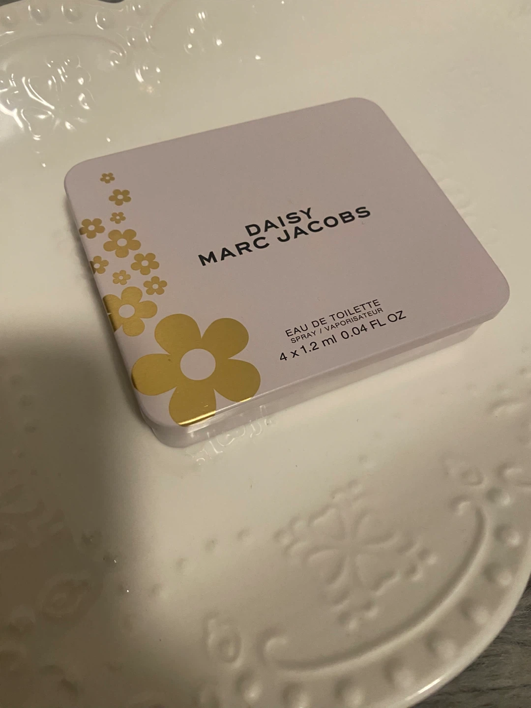 New Daisy Marc Jacobs Eau de Toilette Spray (Mini) 4 x 1.2 ml - photo 2