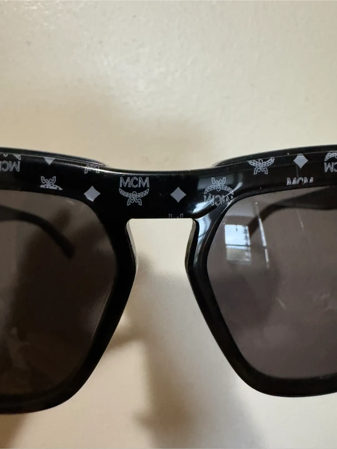 🥕MCM Sunglasses with Case image indicator(3)