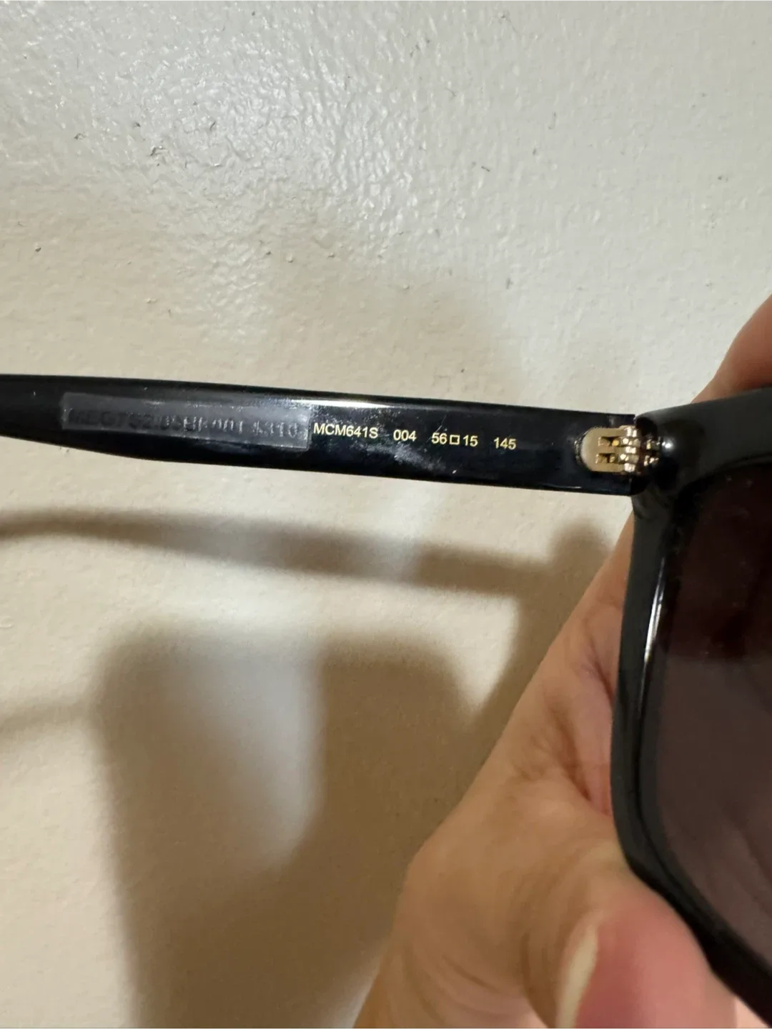 🥕MCM Sunglasses with Case image indicator(6)