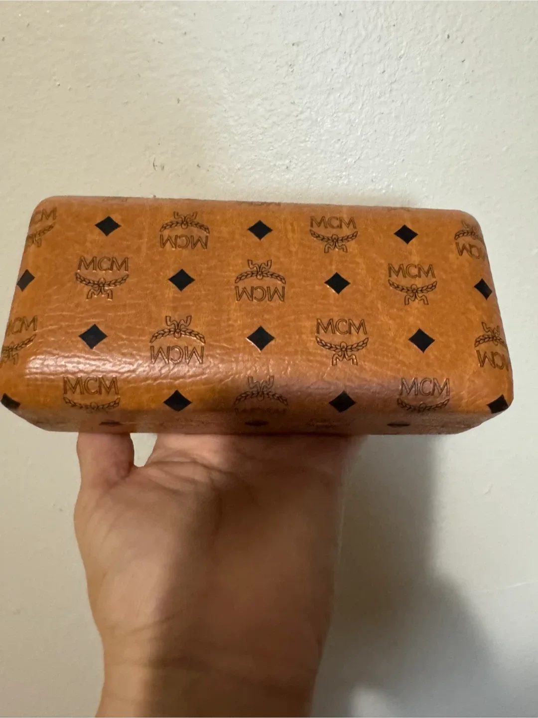 🥕MCM Sunglasses with Case image indicator(10)