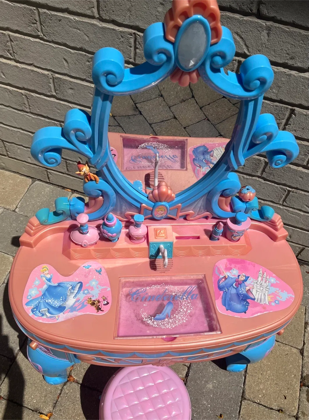 Disney Princess Cinderella Makeup Table image indicator(2)