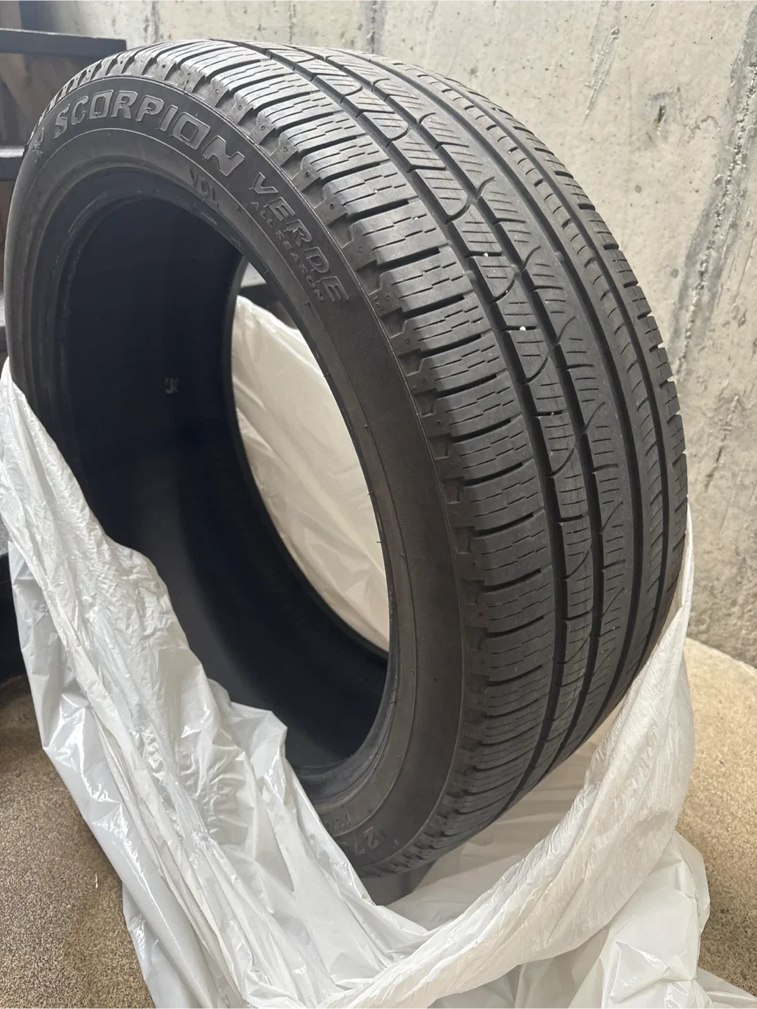 Pirelli Scorpion Verde Tires 275/40 21R image indicator(2)