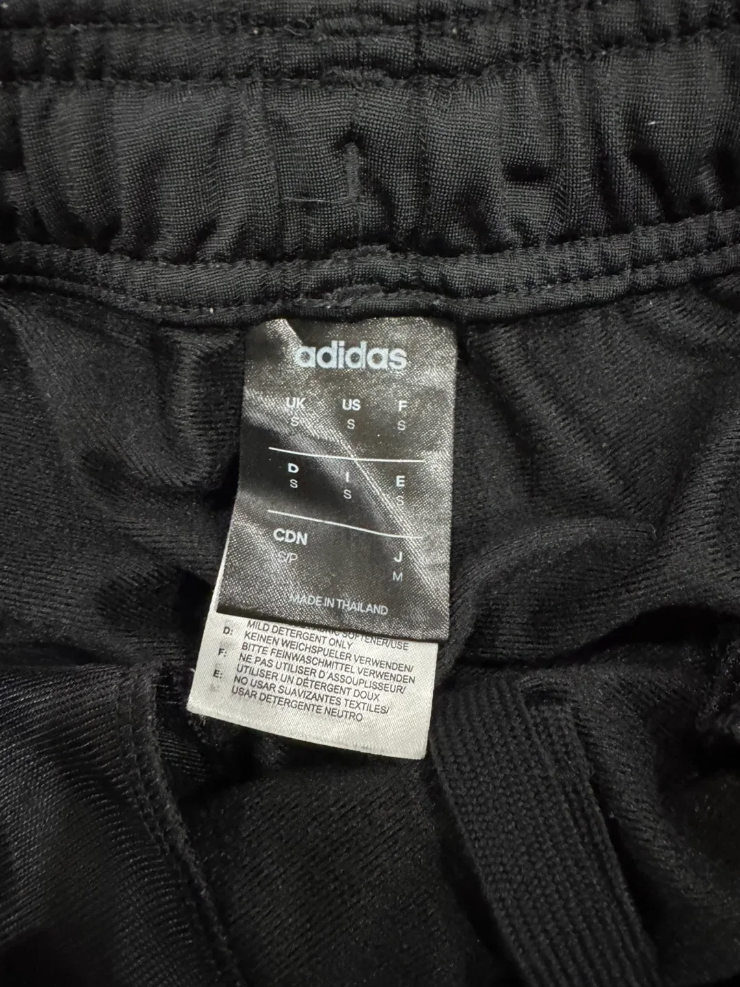 ADIDAS MENS PANT SIZE SMALL USED NO DAMAGES image indicator(2)