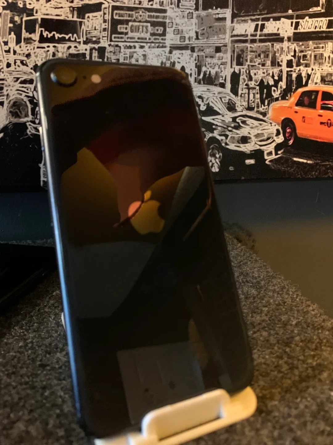 iPhone SE 2 64GB - Cracked Screen image indicator(2)