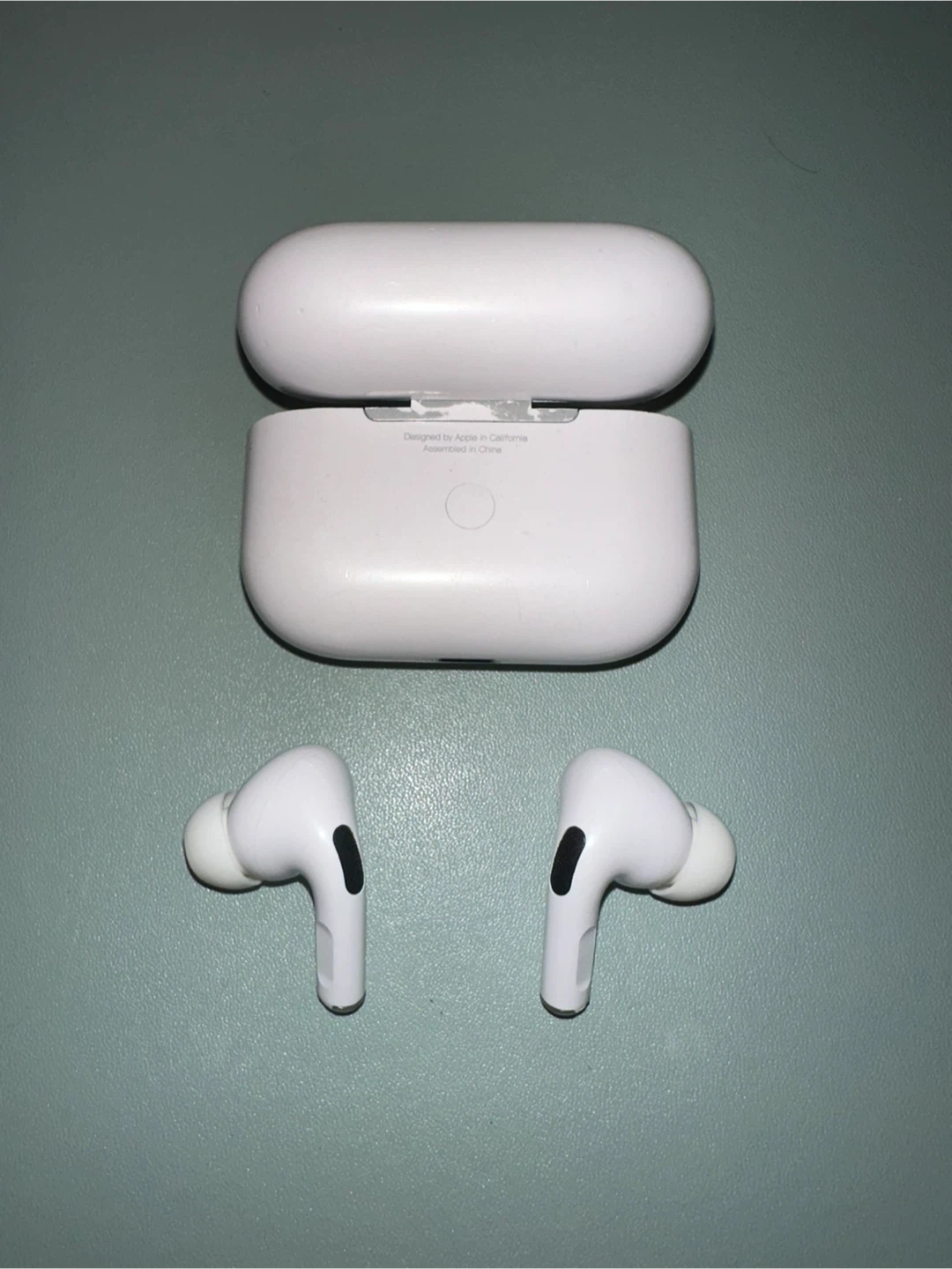 Apple AirPods Pro 1st Gen - photo 2