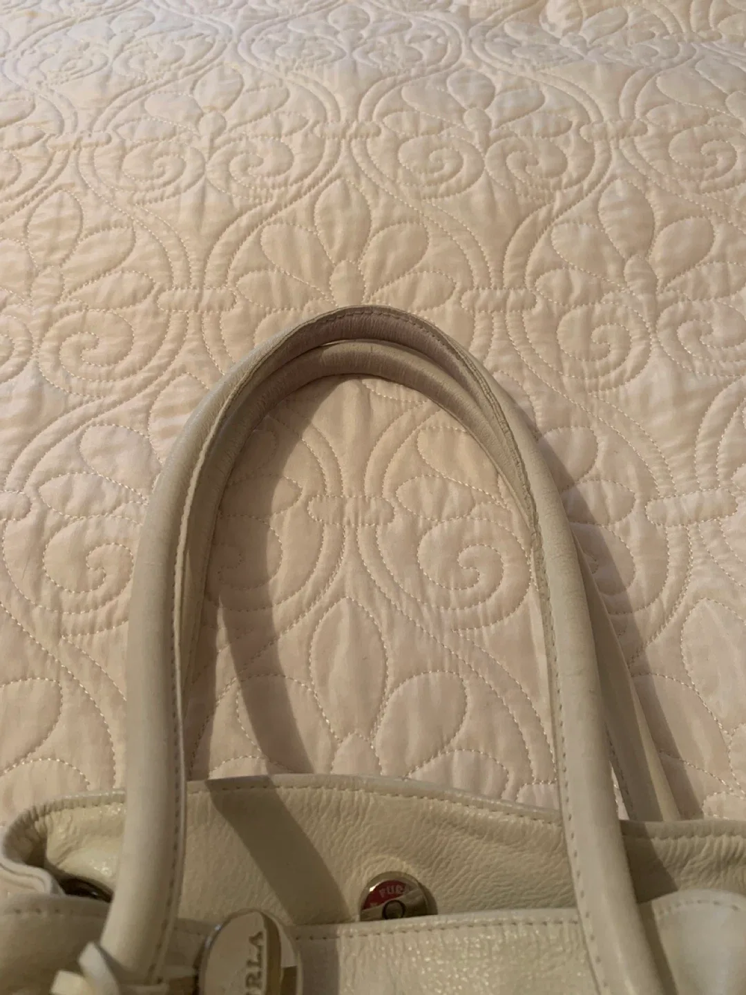 Furla Cream Leather  Shoulder Bag image indicator(8)