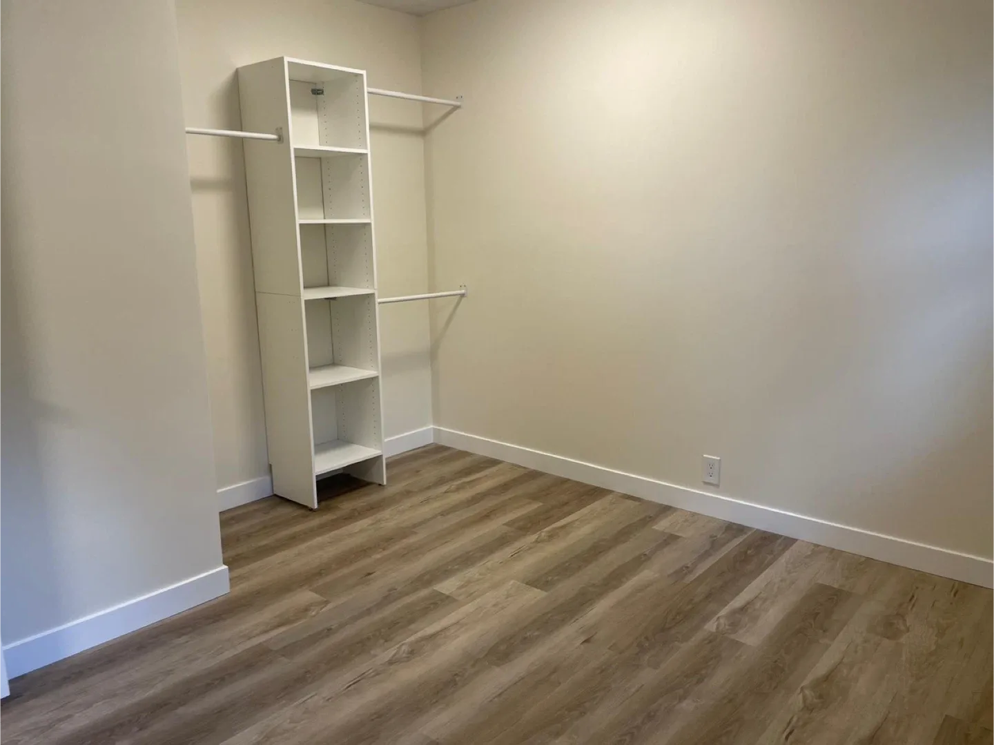 Century Park Single House Rental ($2200 / month) image indicator(9)