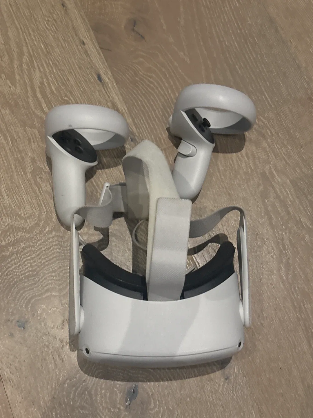 Oculus Quest 2 Controllers + Headset (band broken) image indicator(3)