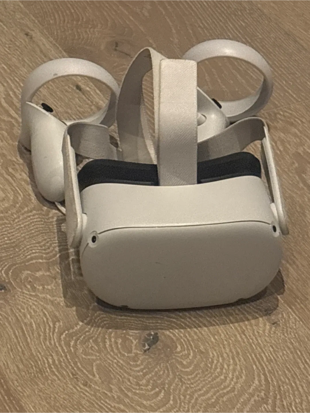 Oculus Quest 2 Controllers + Headset (band broken) image indicator(4)