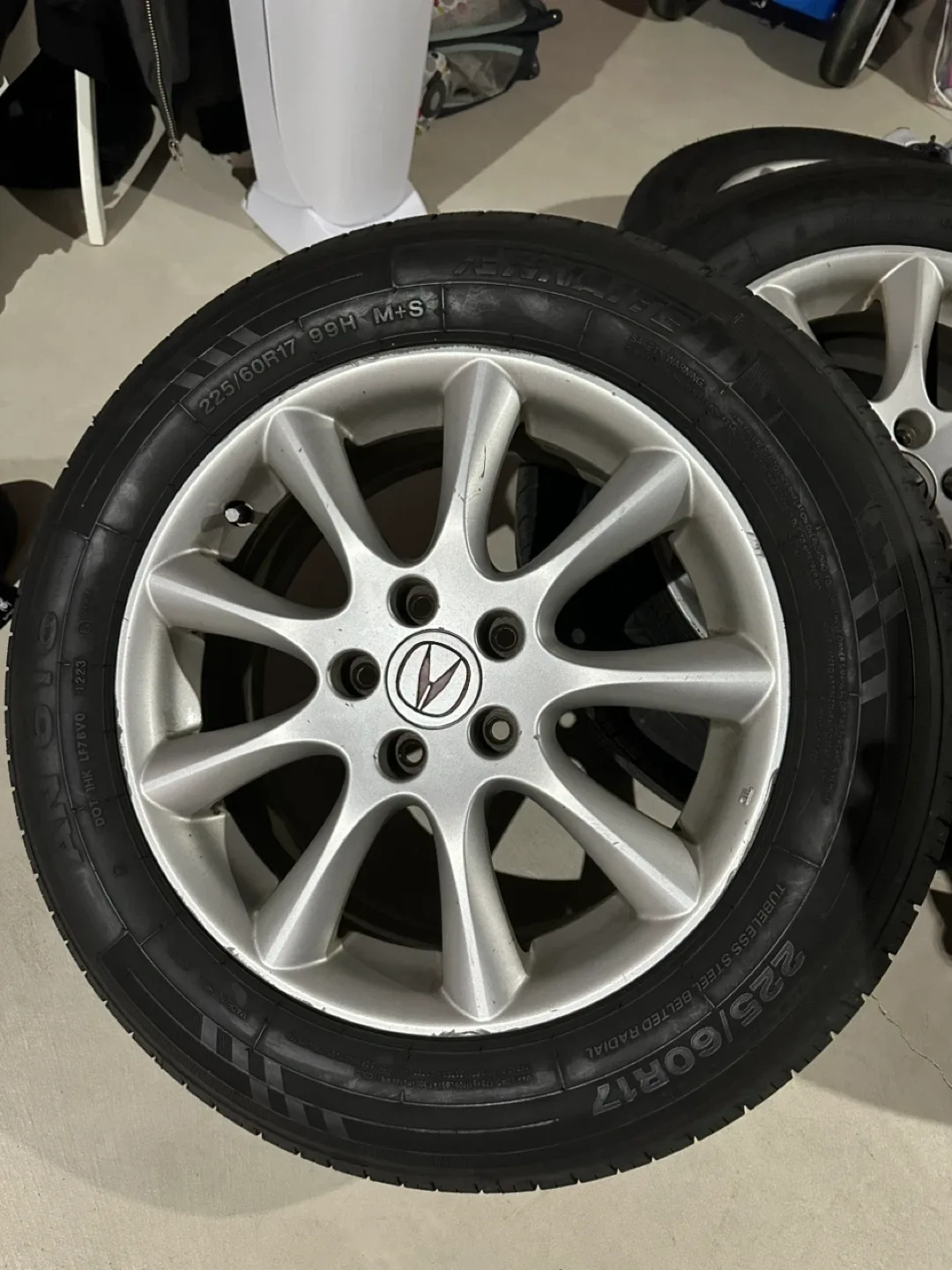 Acura Rims with Tires 225/60R17 image indicator(3)