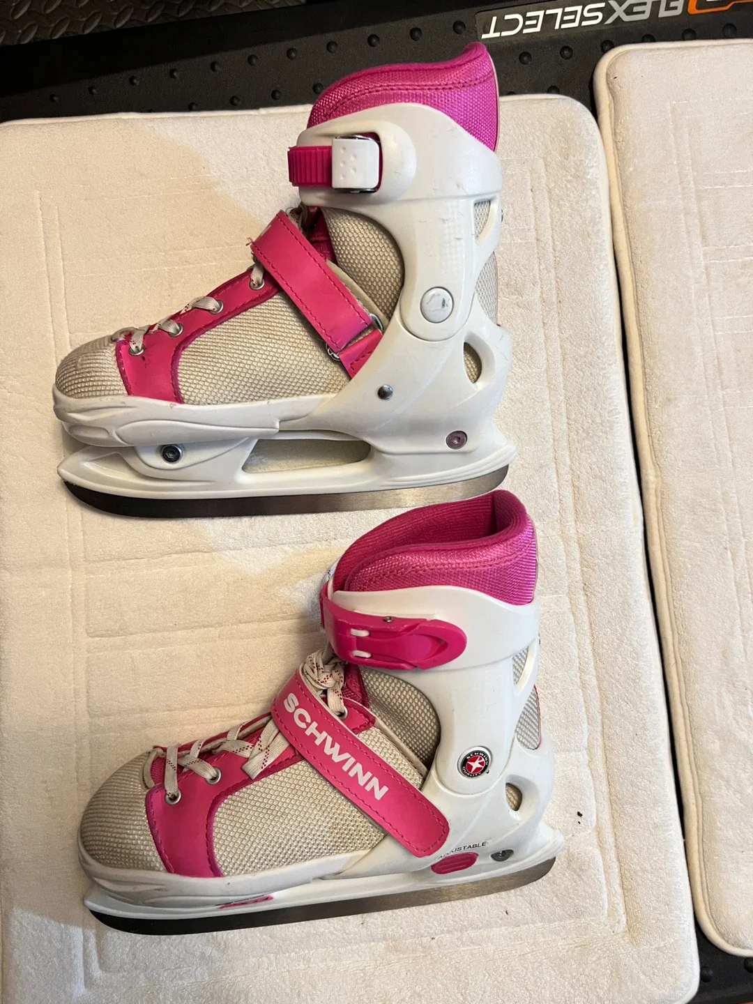 Schwinn Adjustable Ice Skates - Pink & White image indicator(2)
