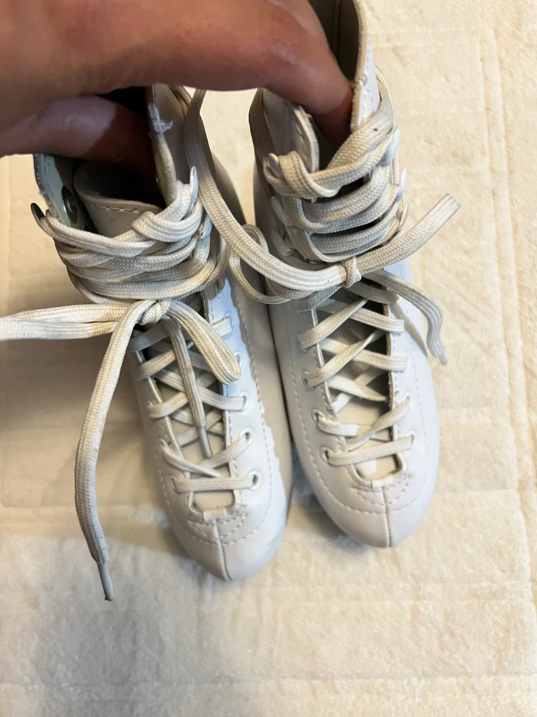 Winnwell Figure Skates, White, Size 1 thumbnail