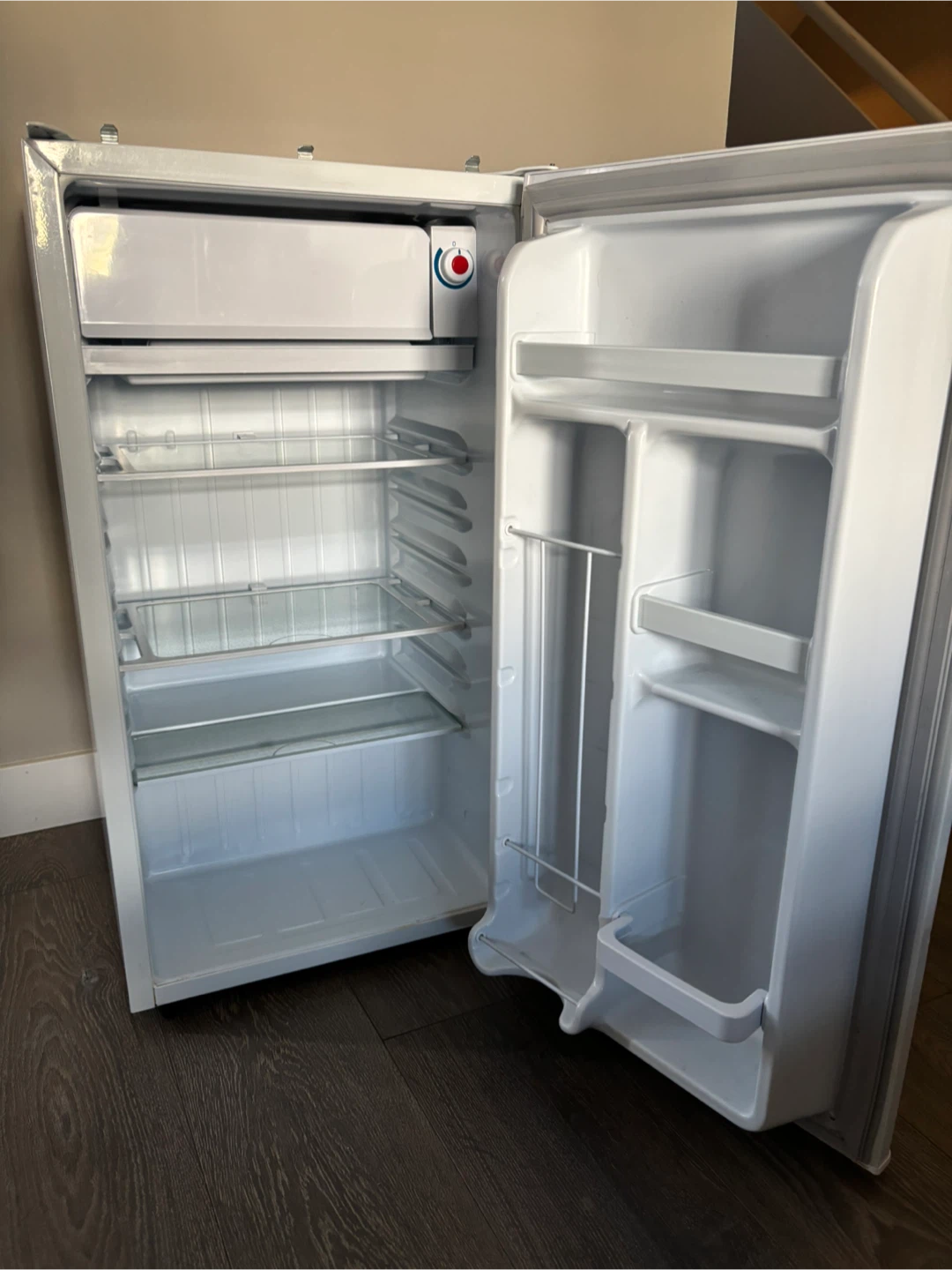 Danby Compact Refrigerator - White - photo 4