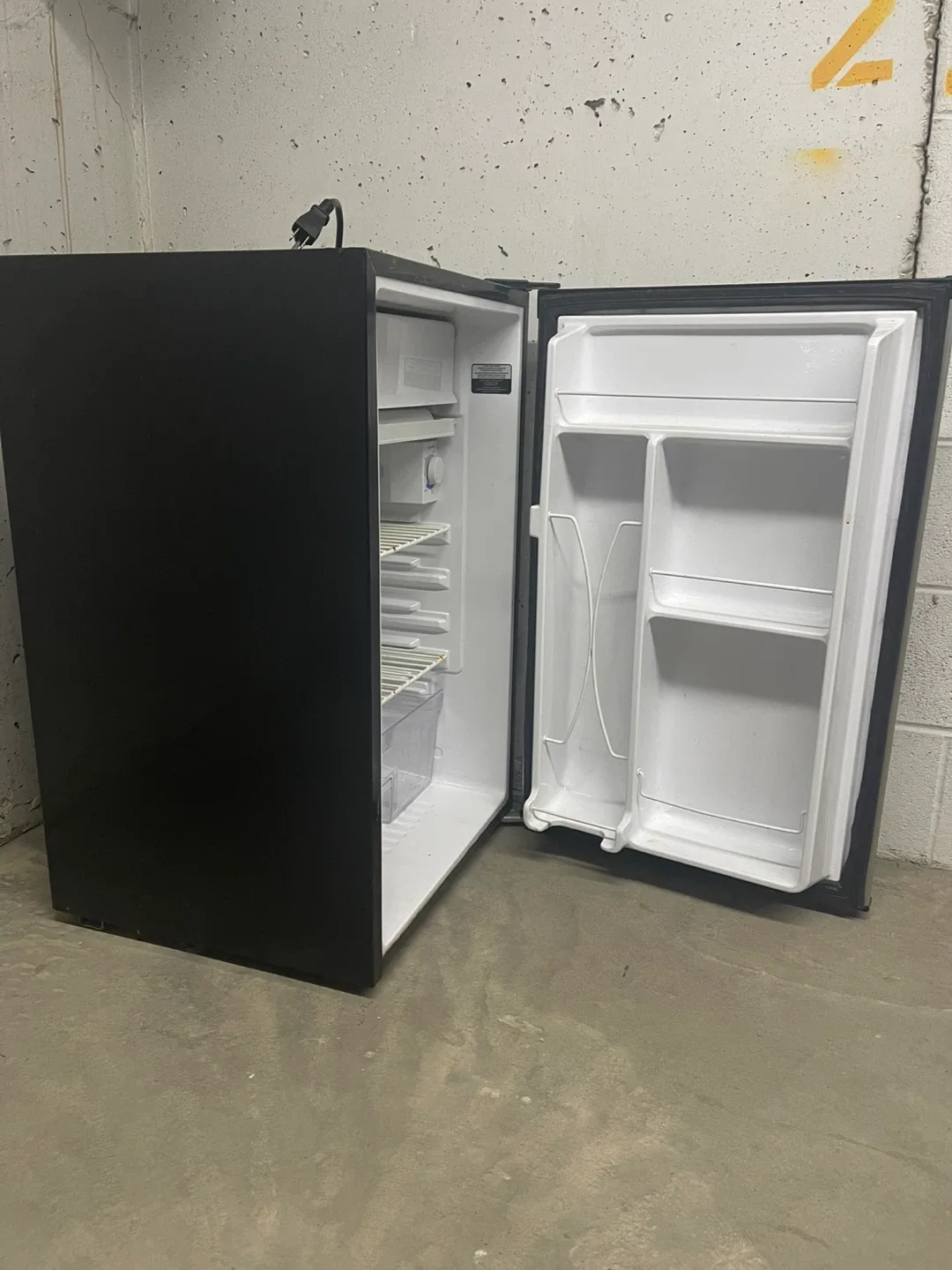 GE Mini Fridge - Black and Grey image indicator(5)