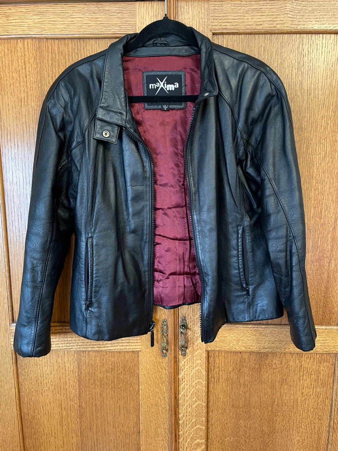 Women’s black genuine leather jacket. Small