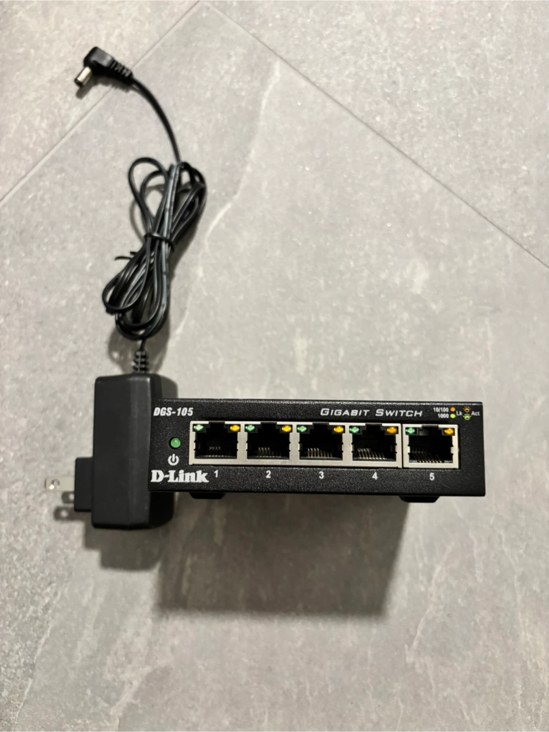 D-Link DGS-105 Gigabit Switch - photo 2