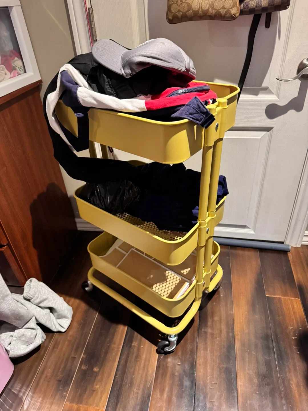 Yellow Rolling Cart image indicator(2)