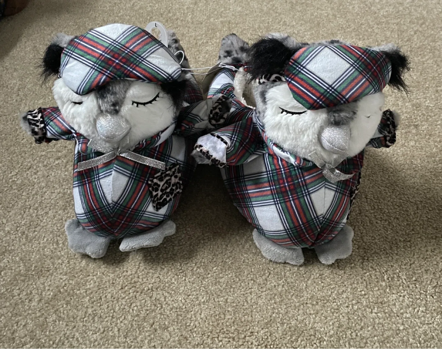 BRAND NEW Aerie Slippers (large) thumbnail