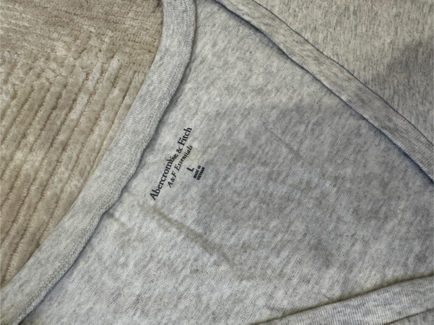NEW Abercrombie & Fitch A&F Essentials Grey V-Neck Tee - L - photo 3