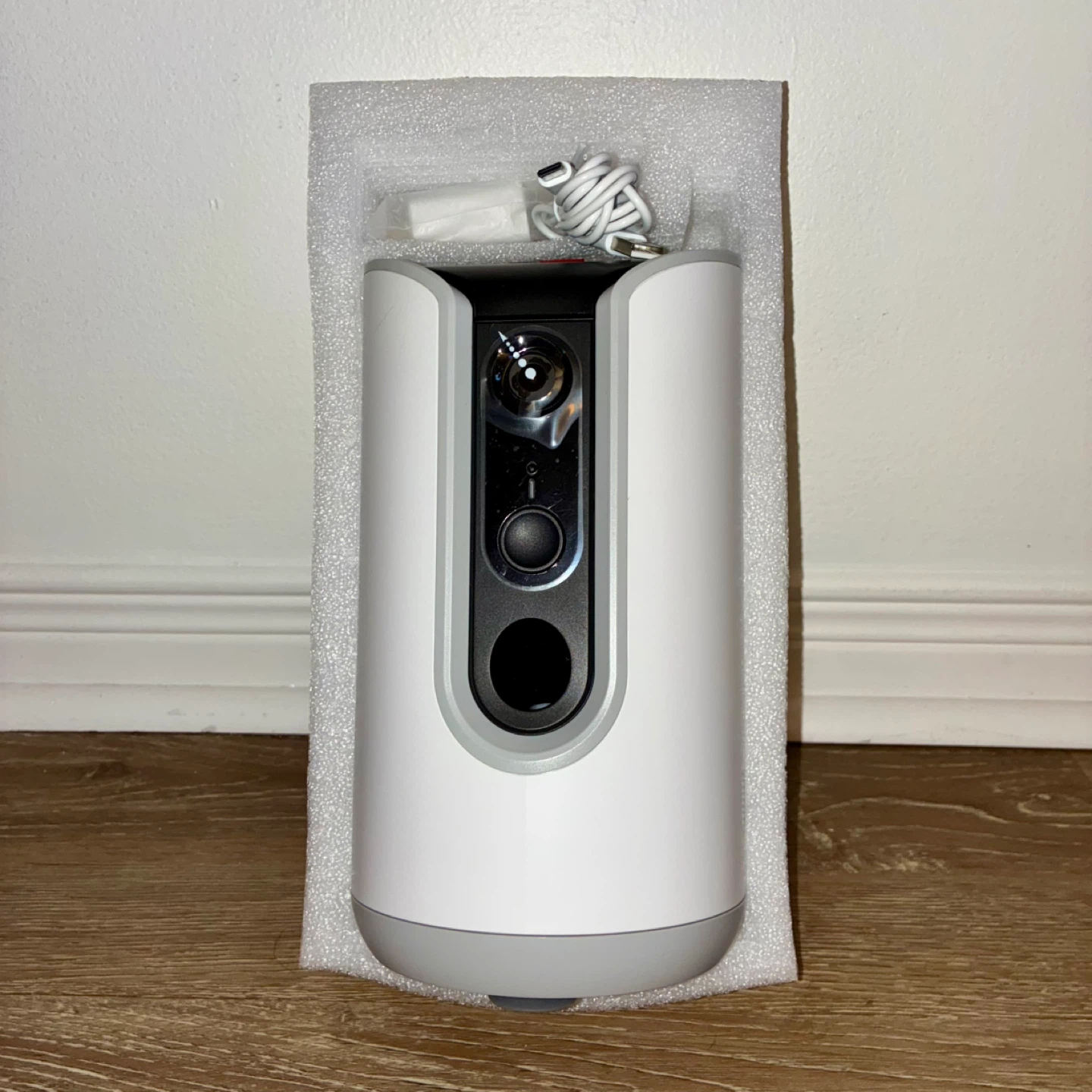 Geeni PetConnect Treat Cam Smart Pet Feeder - photo 4