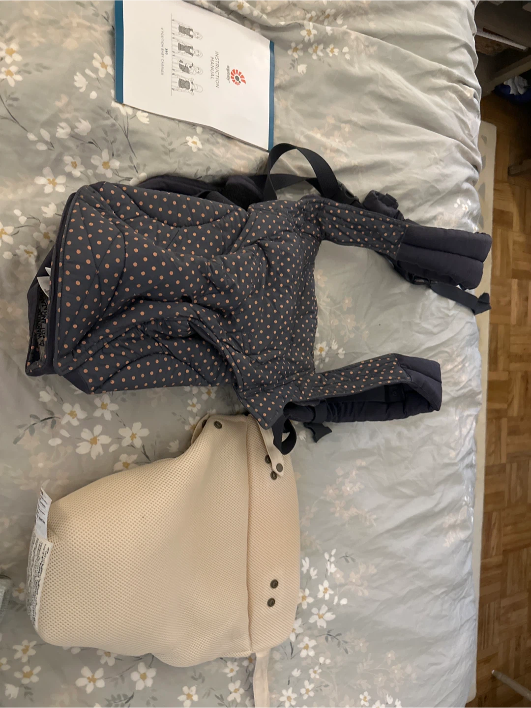 Ergobaby 360 Baby Carrier + baby insert - photo 2